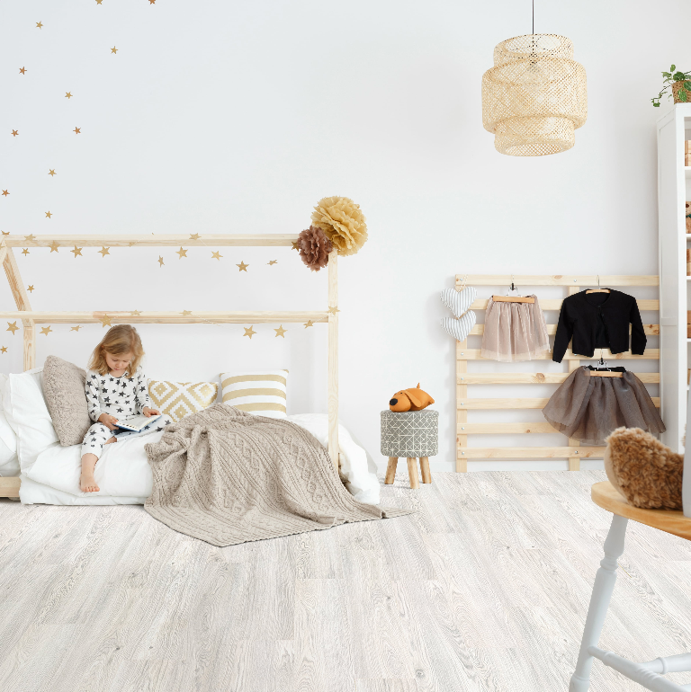 LAMINATE FLOORING